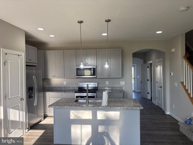 Foto del edificio - 102 Coralyrose Ct