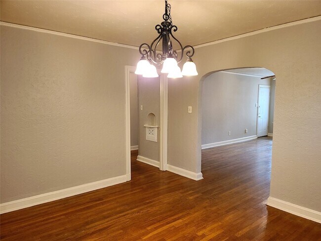 Foto del edificio - 5707 Ross Ave