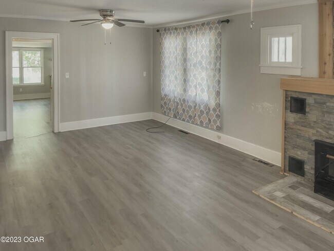 Foto del edificio - 310 N Pearl Ave