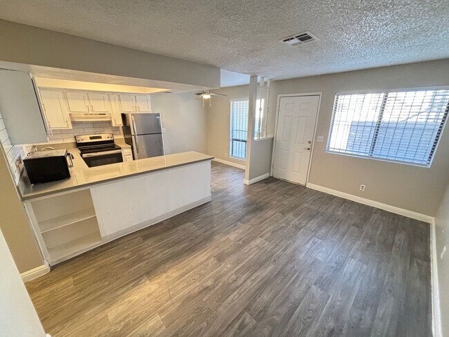 Foto del edificio - Beautiful 1Bed/1Bath home located in Craigmont Villas Community