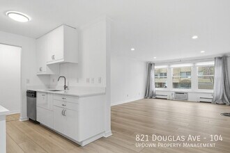 Building Photo - 821 Douglas Ave