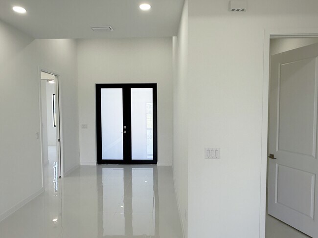 Foto del edificio - 4238 NW 34th St