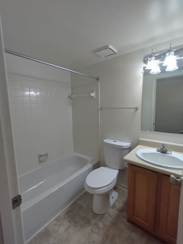 Building Photo - 600 Reusens Rd