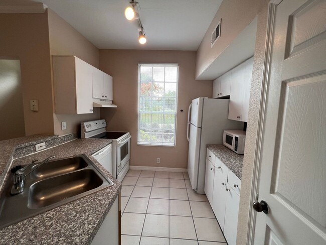 Building Photo - AZUR at Metrowest!