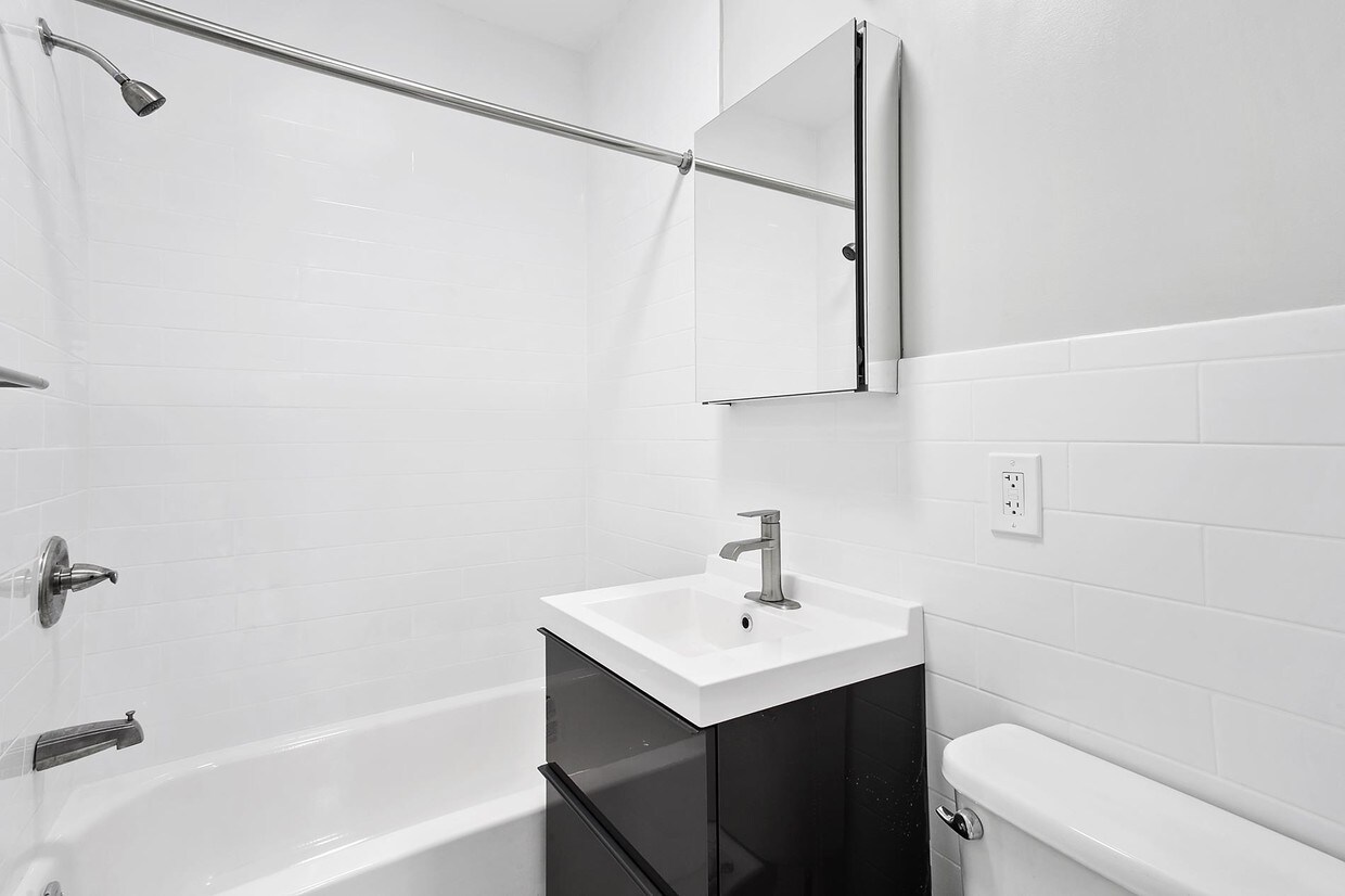 Building Photo - 482 Tompkins Avenue