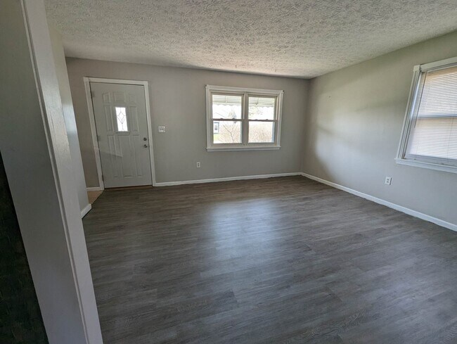 Foto del edificio - 4935 Glenn Lodge Rd