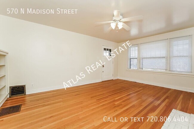 Building Photo - 2 weeks free rent!! Amazing 3 Bed 2 Bath D...