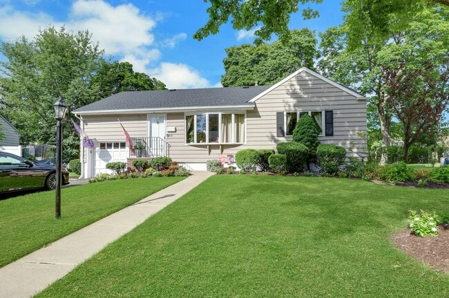 Photo - 39-21 Knott Terrace (Fair Lawn, NJ) House