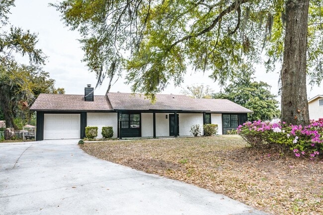 Building Photo - Three bedroom in shell point