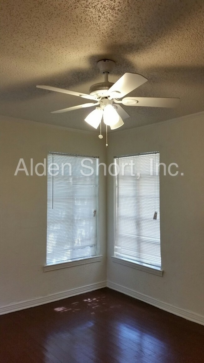 Foto del edificio - 6111 Howard Ave