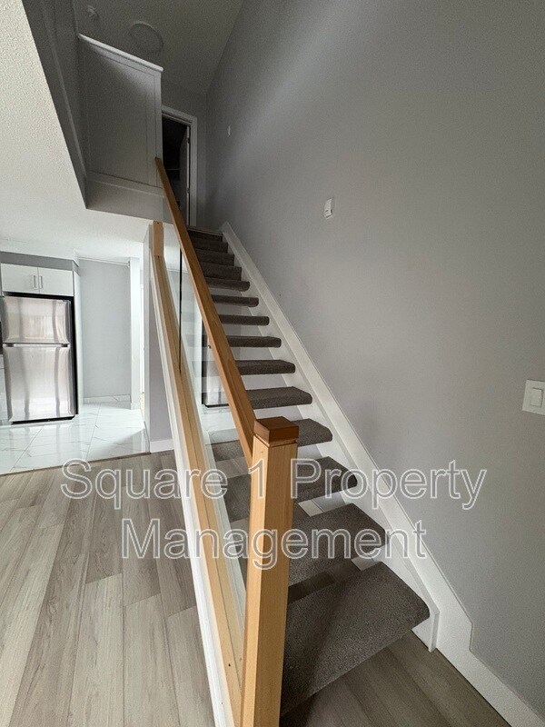 Photo du bâtiment - 10725-10785 85 Ave