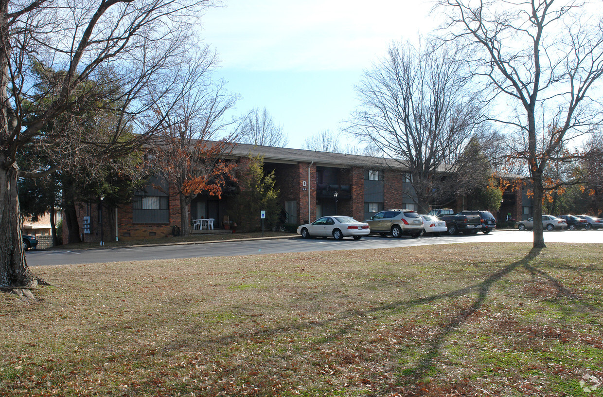 Foto del edificio - McMurray Manor Apartments