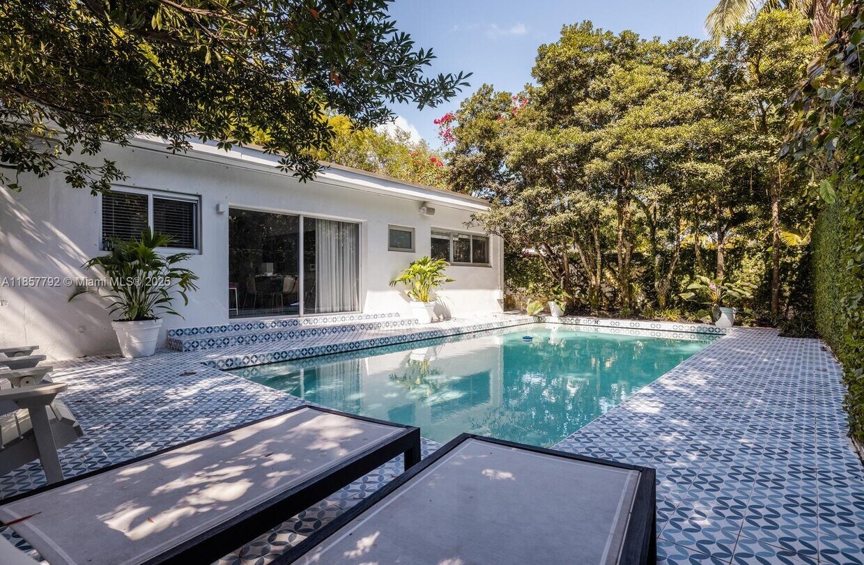 Foto principal - 420 NE 87th St
