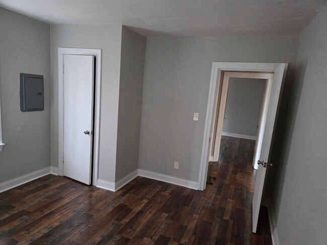 Building Photo - 4879 Charlotte Dr