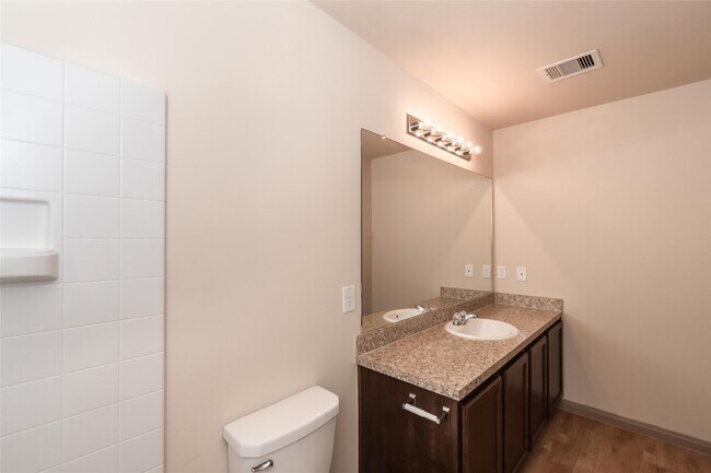 Foto del edificio - 5807 Long Arbor Ln