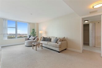 Building Photo - 2641 N Flamingo Rd