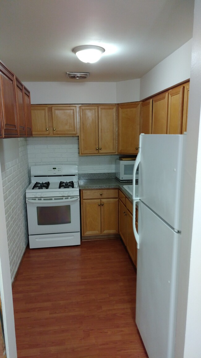 Building Photo - 4623 N Chester Ave