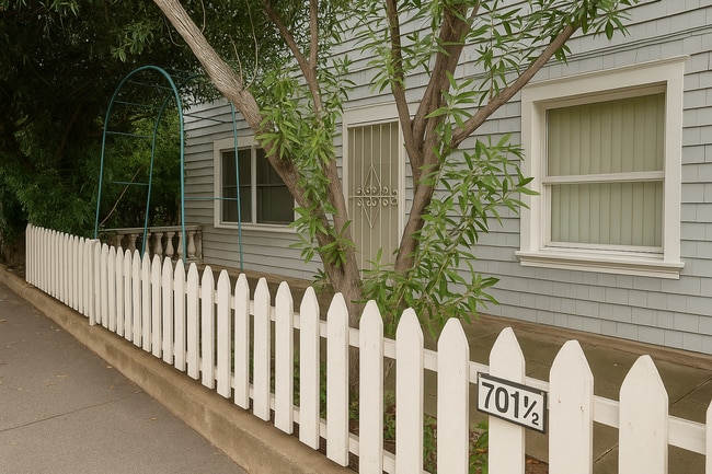 Building Photo - 701 6th Ave