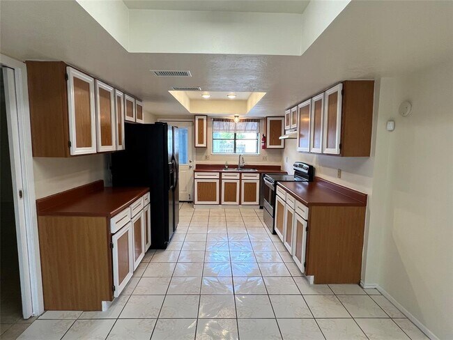 Foto del edificio - 6421 S Briar Bayou Dr