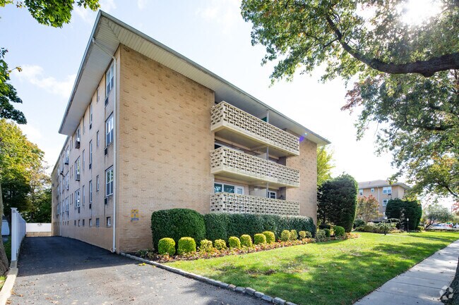 Building Photo - Capitol House Tenants Corp.