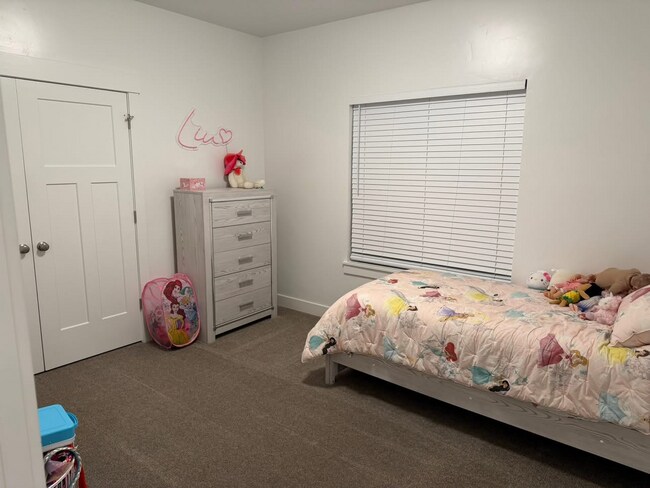 Foto del edificio - 695 E Vis Ln