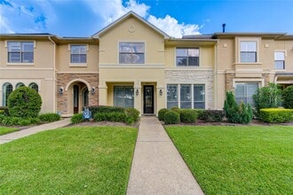 Building Photo - 2011 Spring Cedar Ln