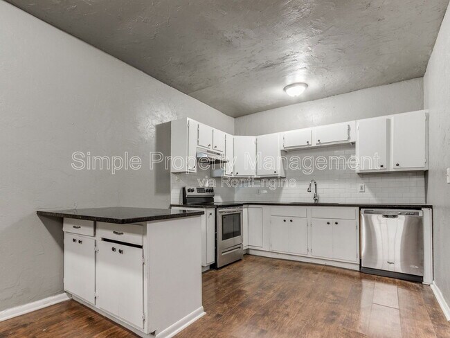 Foto del edificio - 201 NW 17th St