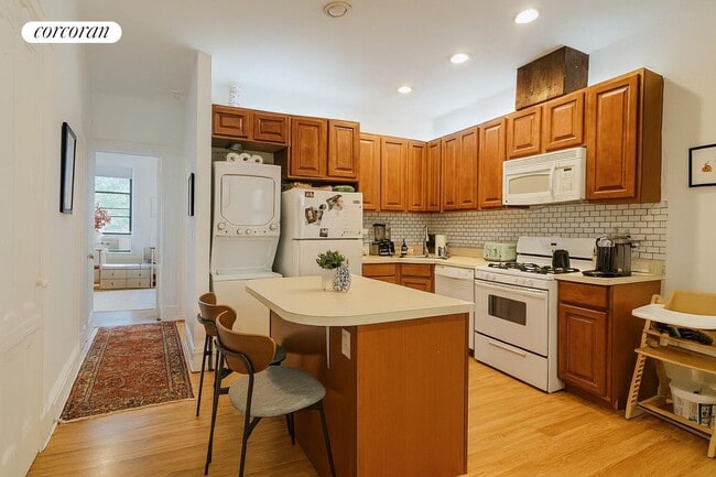 Building Photo - 358 8th St