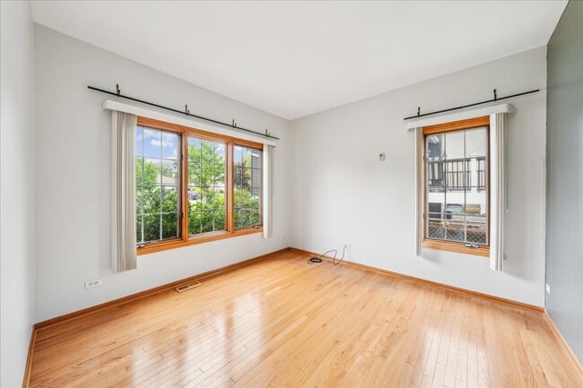 Building Photo - 578 Comstock Ave