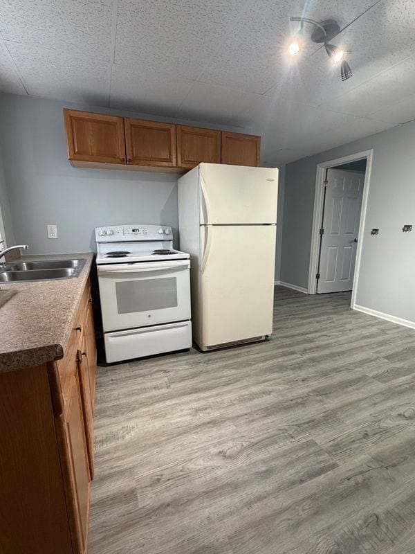 Building Photo - 9492 Linden Rd