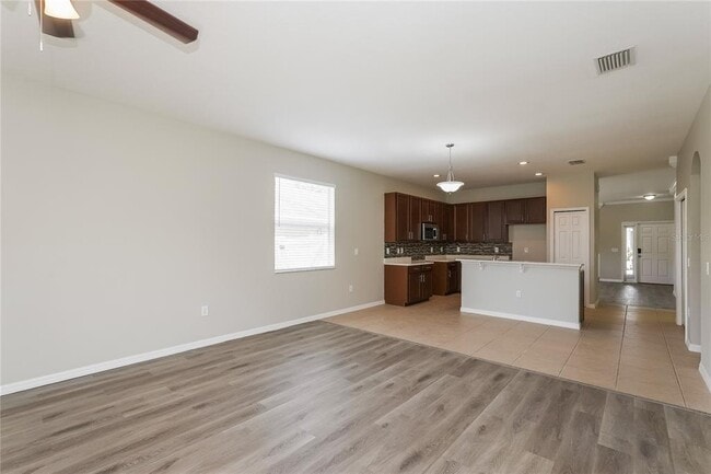 Foto del edificio - 15472 Long Cypress Dr