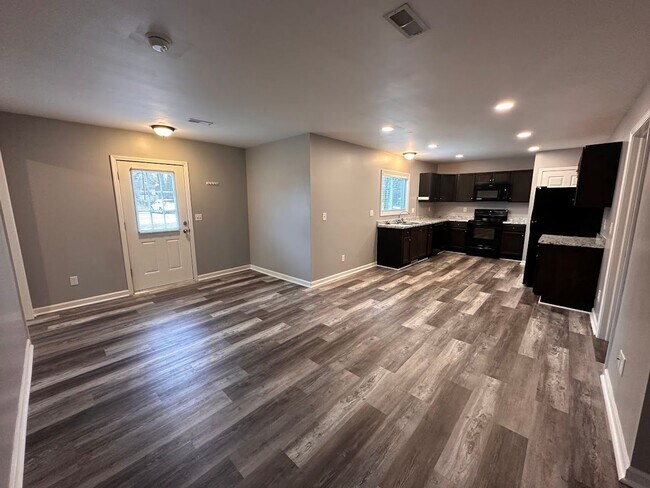Building Photo - Updated & clean Rochester Hills 2 bed 1 ba...