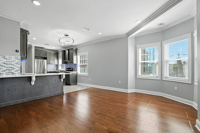 Building Photo - 159 Elm St