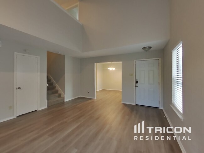 Foto del edificio - 1611 Sunset Village Dr