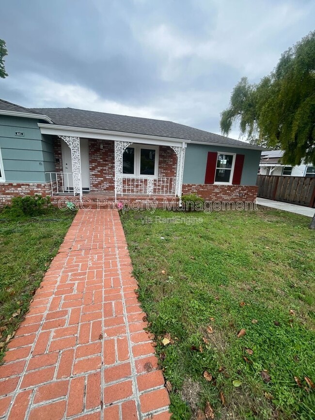 Foto del edificio - 871 Emerald Ave