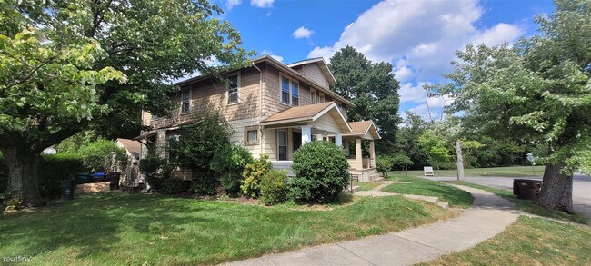 Foto del edificio - 3 br, 1 bath Duplex - 979 King Street 979