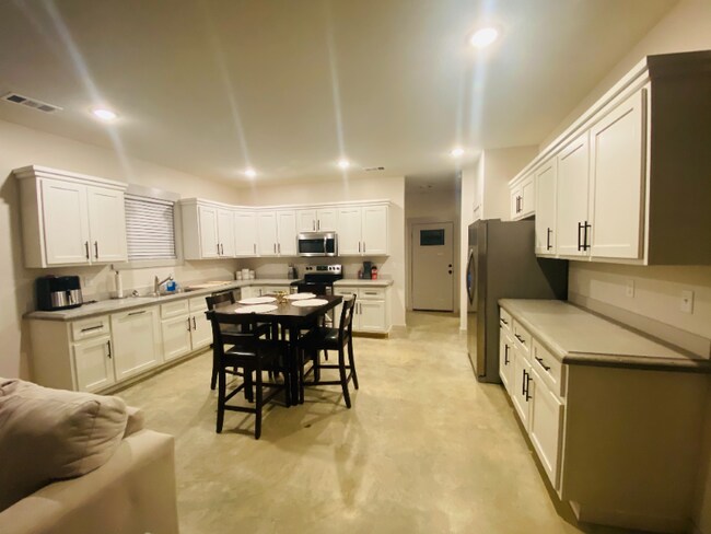 Building Photo - 4604 Wolf Run Trl