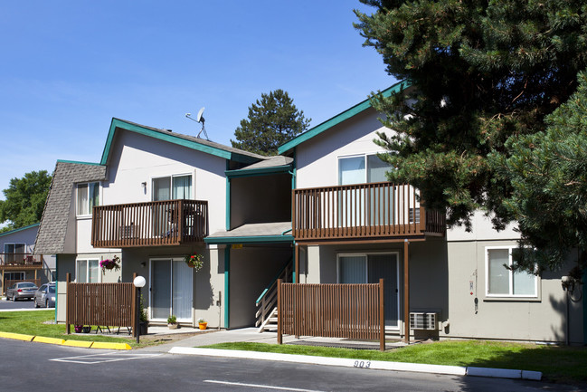 TowerApartments_Hermiston_OR_Patios - Tower