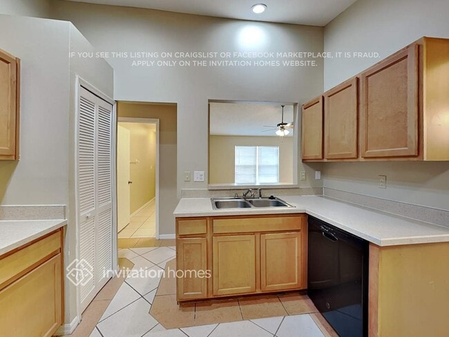 Building Photo - 7792 Indian Ridge Trail N