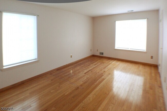 Foto del edificio - 238 Riveredge Dr