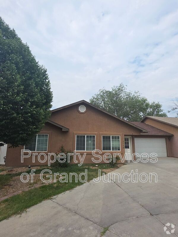 Building Photo - 3018 Oakwood Dr