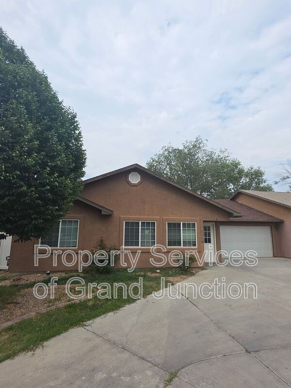 Primary Photo - 3018 Oakwood Dr