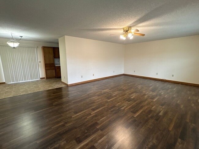 Building Photo - Adorable 3 Bedroom 2 Bath Home with a Carport