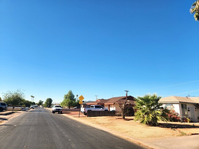 Building Photo - 4 BEDROOM SINGLE FAMILY HOME FOR LEASE PHOENIX