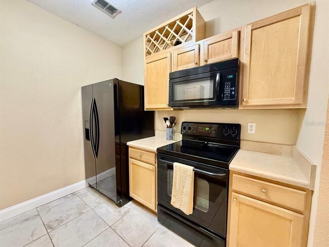 Building Photo - 5000 Culbreath Key Way