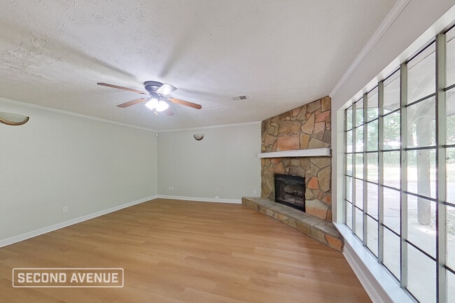 Building Photo - 220 Hunt Ridge Dr