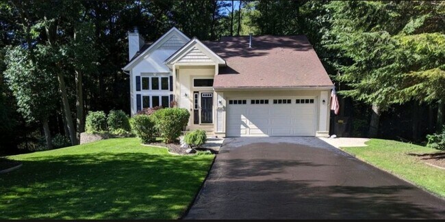 Building Photo - 2036 Breeze Dr