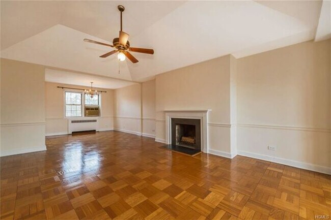 Building Photo - 4 Chateaux Cir