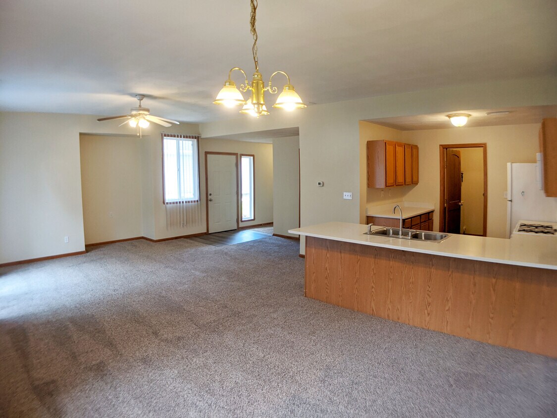 10338 Monarch Rd, Roscoe, IL 61073 Apartments in Roscoe, IL