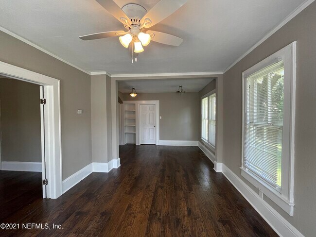Building Photo - 4329 Lakeside Dr